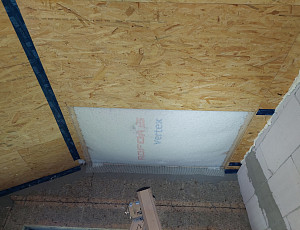 Zateplení stropu novostavby rodinného domu pomocí foukané izolace